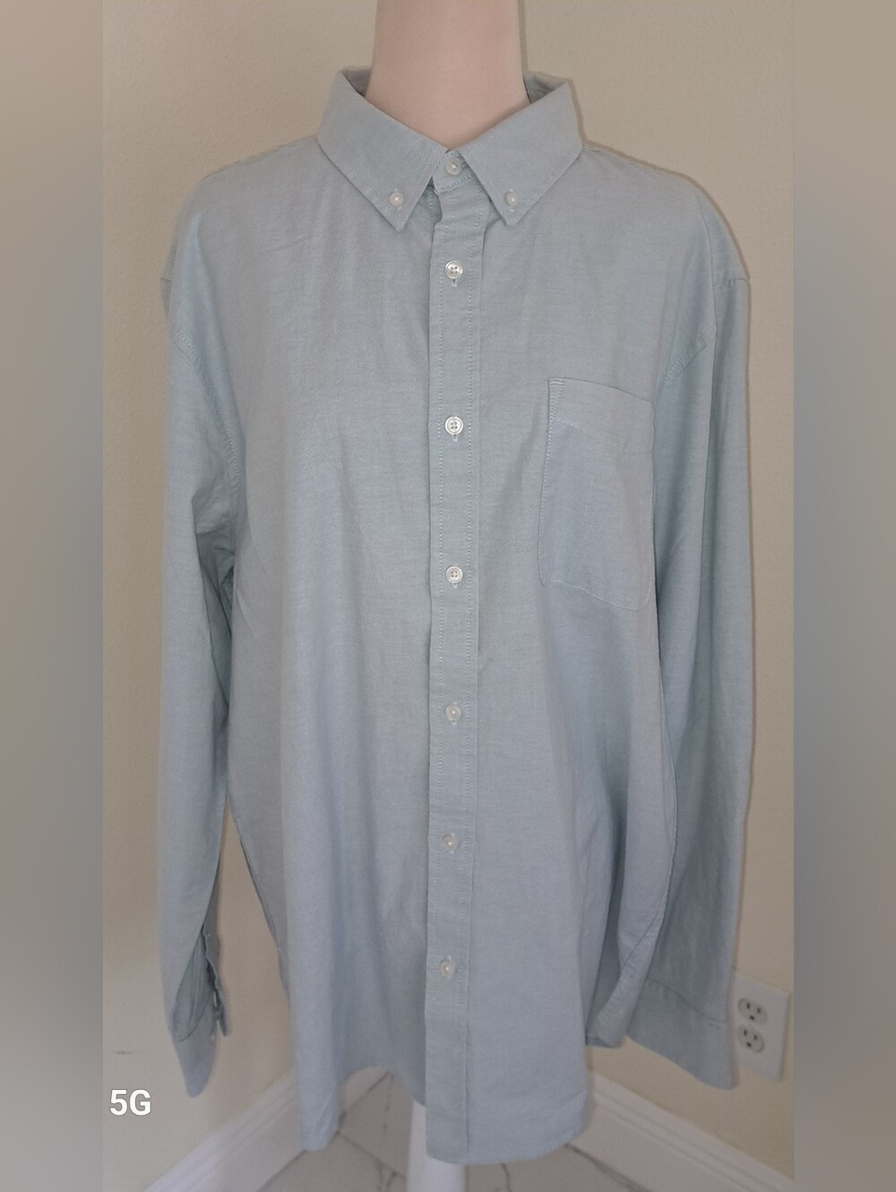 Men's Light Blue Casual Button-Down Shirt with Chest Pocket